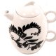 <p><strong>Bule e Chávena de porcelana decorados com canetados</strong>.</p><div align="\">Preparar a tinta com óleo copaíba e canetar o motivo de acordo com a técnica tradicional. Para <em>o cheio</em> preparar tinta preta com médio oleoso e encher os espaços.<br />Queimado a 730º.</div><p>Executado por:<br /><strong>Cecília Vieira </strong>- Camarate <br />mariavieira.cecilia@gmail.com </p><p><em>in</em> Bricolage & Decoração nº 76</p>